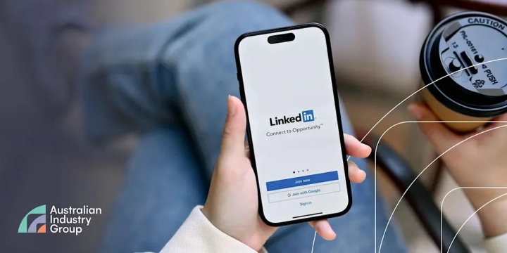 LinkedIn Masterclass with Lucy Bingle - The Smart LinkedIn Playbook